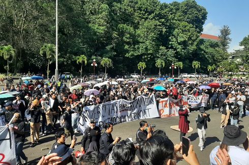 Aliansi Mahasiswa UGM Gelar Aksi Tolak Uang Pangkal