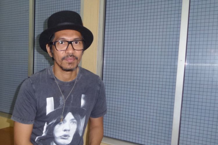 Ridho Slank diabadikan di gedung Kemendikbud, Jakarta Selatan, Senin (5/6/2017) sore.