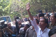 Jokowi Tak Berhasil Rayu Agustinus Turun dari Baliho