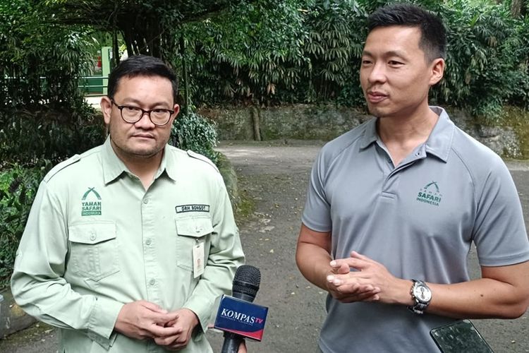 Direktur Utama TSI Group Aswin Sumampau dan Vice President of Life Science TSI Cisarua drh Bongot Huaso Mulia Radjagoekgoek.