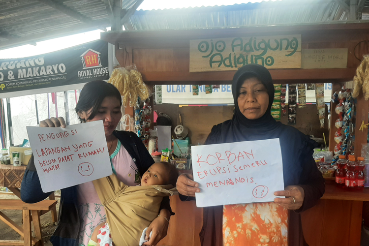 Penyintas Semeru keluhkan pembagian rumah baru tidak sesuai janji, Kamis (2/6/2022)