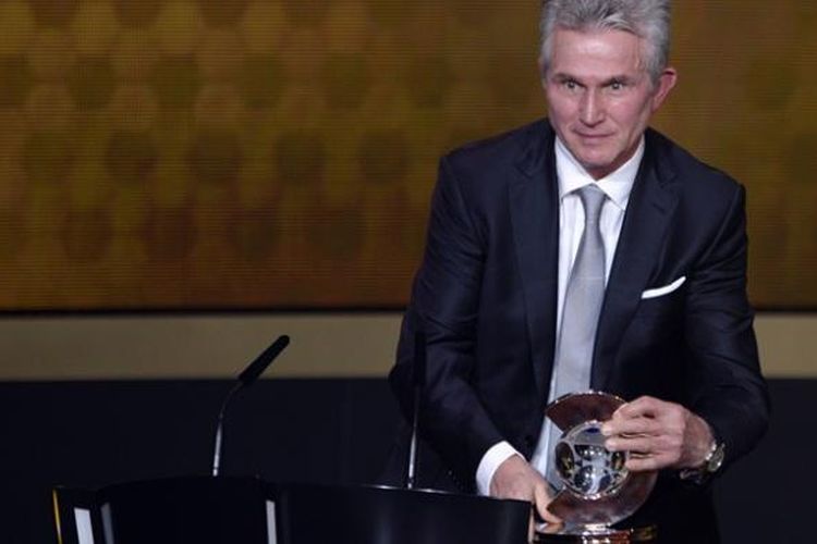 Jupp Heynckes meraih penghargaan Pelatih Terbaik Dunia FIFA 2013 kategori Sepak Bola Pria atas kesuksesannya meraih treble winners bersama Bayern Muenchen pada musim 2012-2013. 