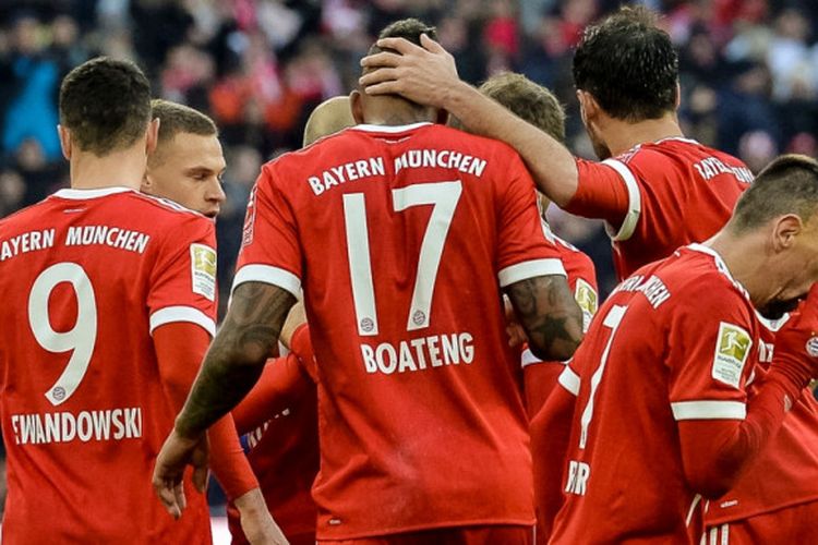 Para pemain Bayern Muenchen merayakan gol ke gawang Werder Bremen dalam partai Liga Jerman di Stadion Allianz Arena, Muenchen, 21 Januari 2018.
