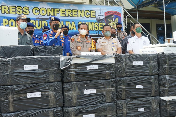 Polda Sumatera Selatan menggagalkan penyeludupan benur sebanyak 517 ribu ekor ke negara Vietnam dan Singapura, Jumat (29/4/2022).