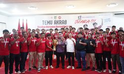 Juara Soeratin Cup 2023, Tim Persedikab U-17 Terima Penghargaan dan Beasiswa dari Mas Dhito