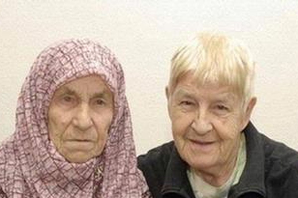 Hediya Talic (82) dan Tanija Delic (88) bertemu kembali setelah 72 tahun terpisah. Ternyata selama ini mereka hanya terpisah sejauh 200 km.