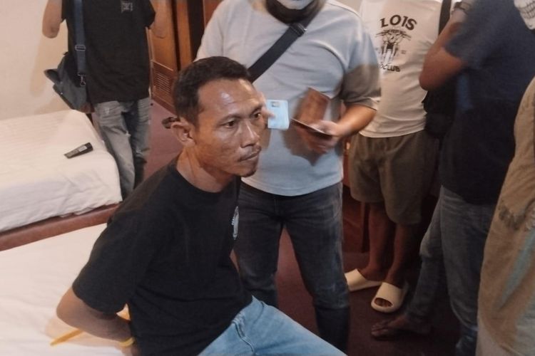 Direktorat Tindak Pidana Narkoba Bareskrim Polri menangkap seorang buron kasus peredaran narkoba jaringan lintas negara bernama Muhammad Zaki di Dumai, Riau, Minggu (24/5/2026).