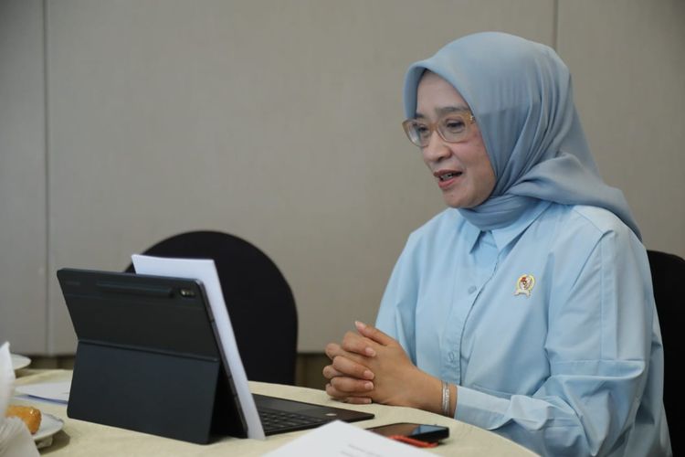 Menteri Pendayagunaan Aparatur Negara dan Reformasi Birokrasi (Menpan RB) Rini Widyantini dalam Seminar PIMTI yang mengangkat tema ?Strategic Action Plan To Close The Gender Gap In Public Sector Leadership Roles? secara daring, Kamis (5/12/2024).