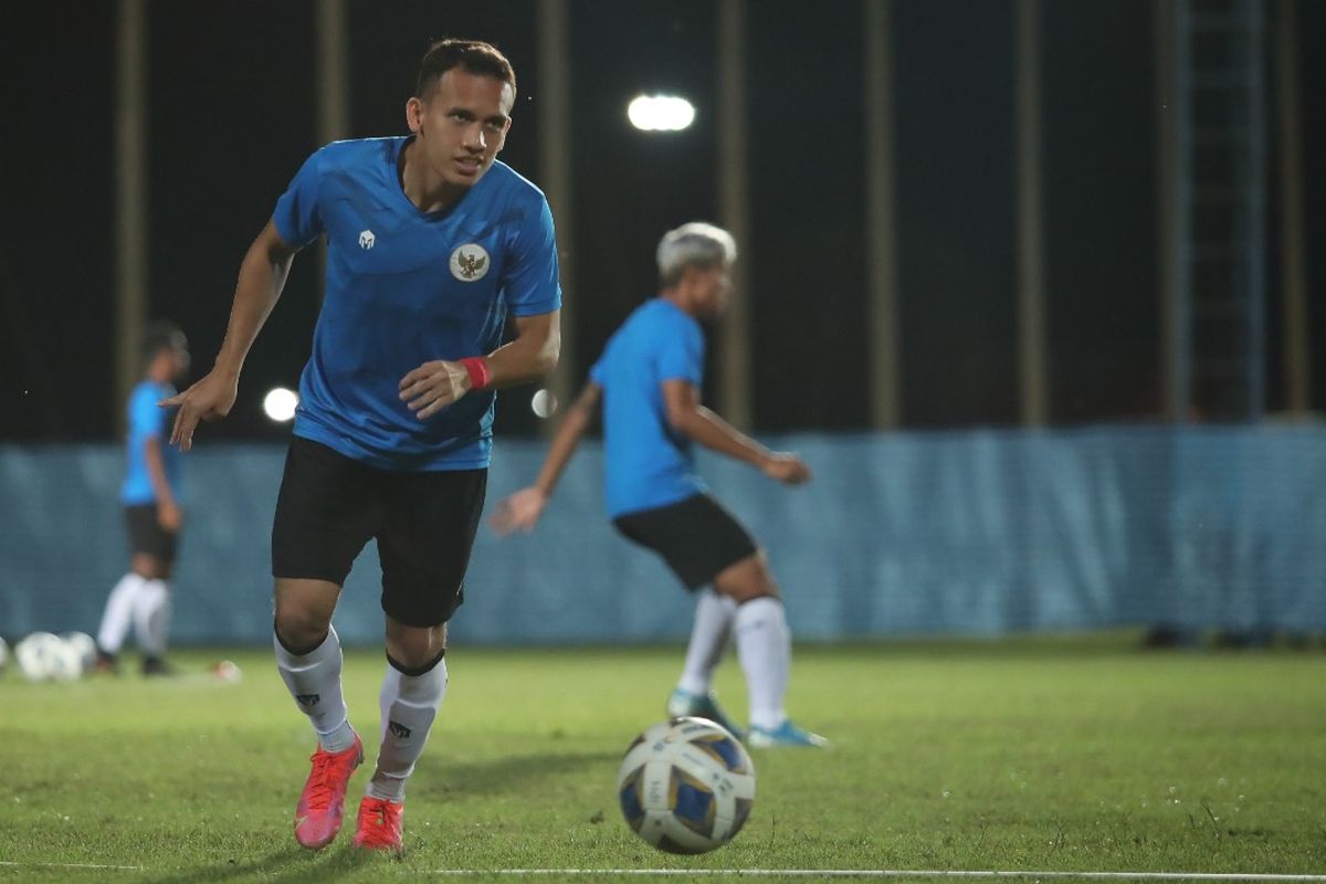 Penyerang timnas Indonesia Egy Maulana Vikri beraksi pada sesi latihan jelang laga playoff Kualifikasi Piala Asia 2023 di Buriram, Thailand, pada 7 dan 11 Oktober 2021.