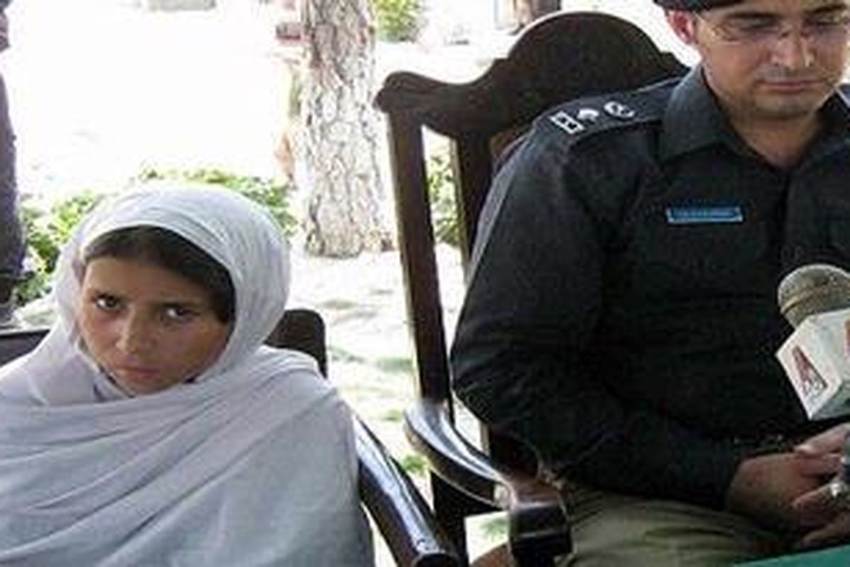 Sohana Jawed, bocah 9 tahun yang mengaku diculik lalu dipaksa memakai rompi berisi bom di Pakistan.
