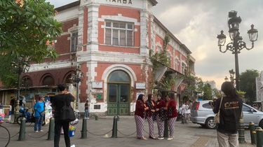 Libur Panjang, Tempat Sewa Kebaya di Kota Lama Semarang Laris Manis Diserbu Wisatwan