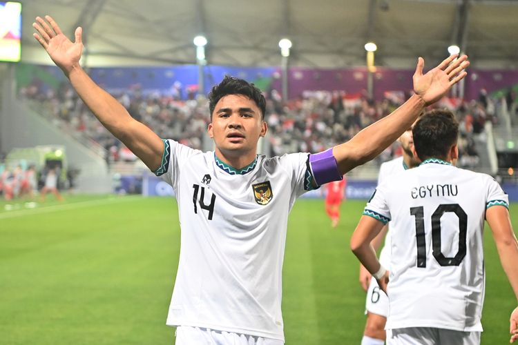 Pesepak bola Timnas Indonesia Asnawi Mangkualam berselebrasi usai mencetak gol ke gawang Vietnam pada laga kedua penyisihan Grup D Piala Asia 2023 di Stadion Abdullah Bin Khalifah, Doha, Qatar, Jumat (19/1/2024). Terkini, media Jepang menyebut Asnawi Mangkualam tangguh seperti komodo.