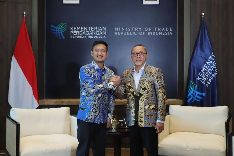 Pengusaha muda Surabaya Tom Liwafa bersama Ketua Umum PAN Zulkifli Hasan yang juga Menteri Perdagangan RI.