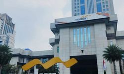 Lakukan Efisiensi Energi, Plaza Mandiri Pasang Panel Surya