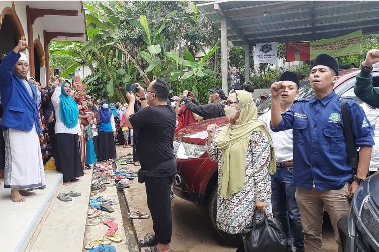 Alissa Wahid sedang berdialog dengan warga di Desa Wadas Kecamatan Bener Kabupaten Purworejo