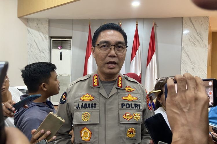Kabid Humas Polda Jatim, Kombes Pol Jules Abraham Abast, Senin (28/4/2025)