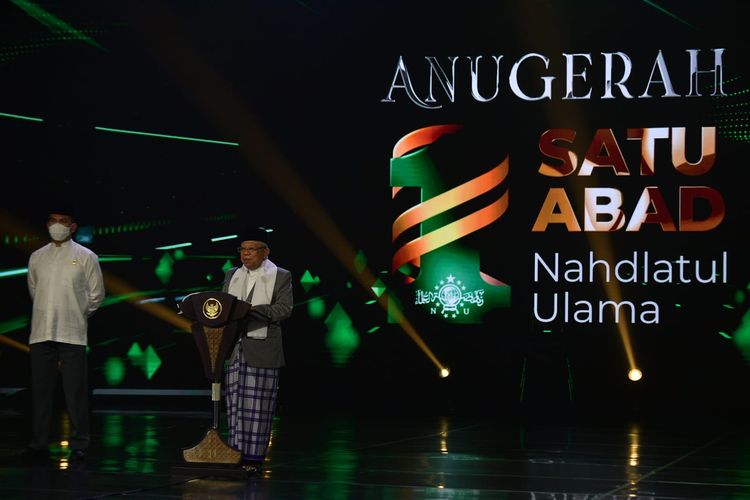 Wakil Presiden Ma'ruf Amin saat menghadiri Malam Anugerah Satu Abad NU di Teater Tanah Airku, Taman Mini Indonesia Indah, Selasa (31/1/2023) malam.