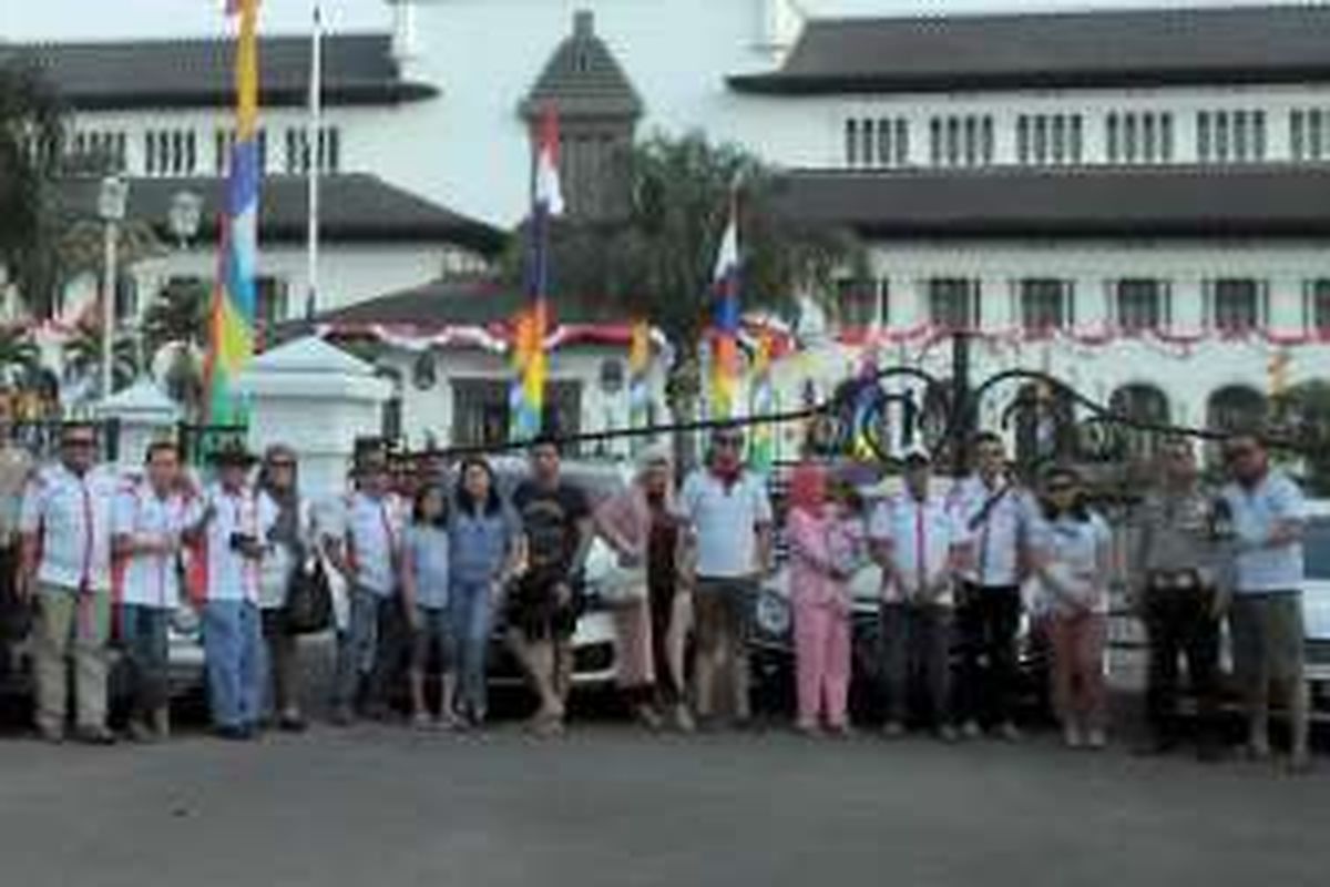 Mercedes Benz Car Community saat melakukan touring ke Bandung.