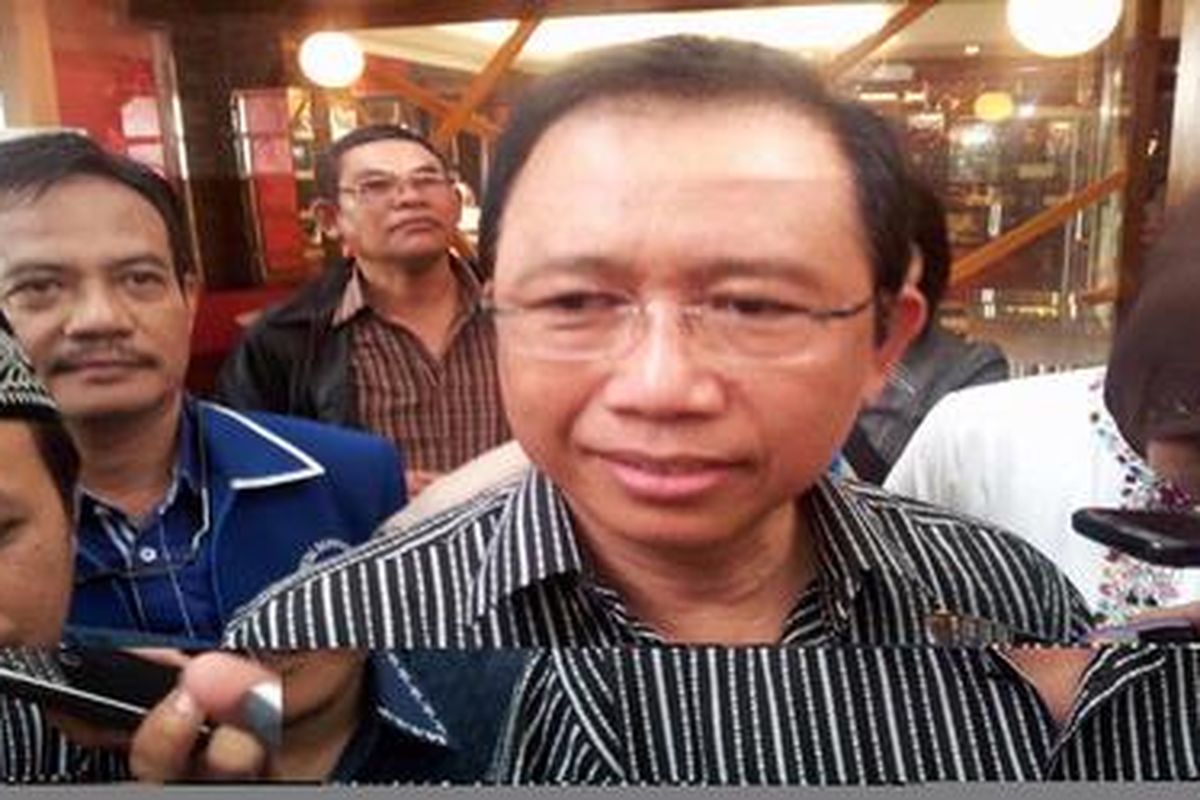 Marzuki Alie saat ditemui di sela kampanye Dede Yusuf Macan Effendi-Lex Laksamana Zainal Lan di Mall Mega Bekasi, Selasa (12/2).    