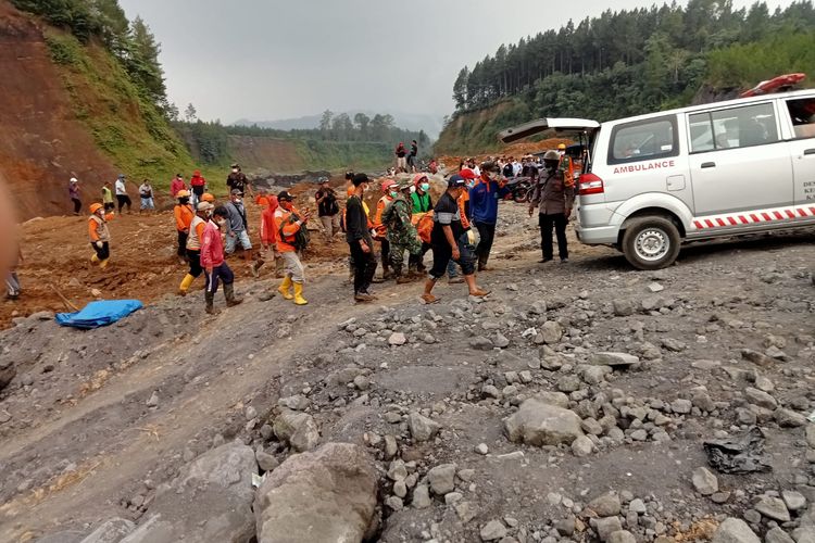 Penemuan Junaidi korban terakhir longsor Pronojiwo Lumajang, Kamis (13/6/2024)