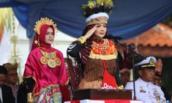 Kenakan Baju Adat Papua, Bupati Brebes Tunjukkan Semangat Bhinneka Tunggal Ika