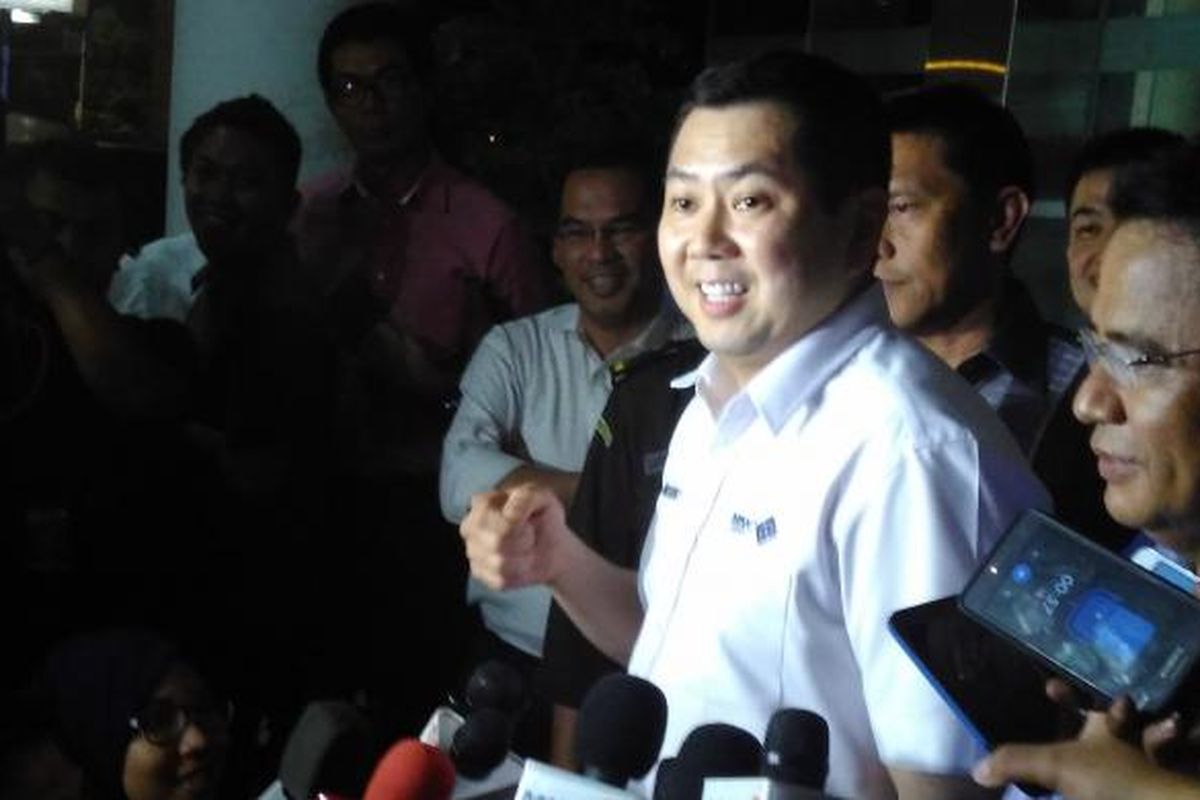CEO MNC Group Hary Tanoesoedibjo usai diperiksa penyidik Kejaksaan Agung, Kamis (17/3/2016).