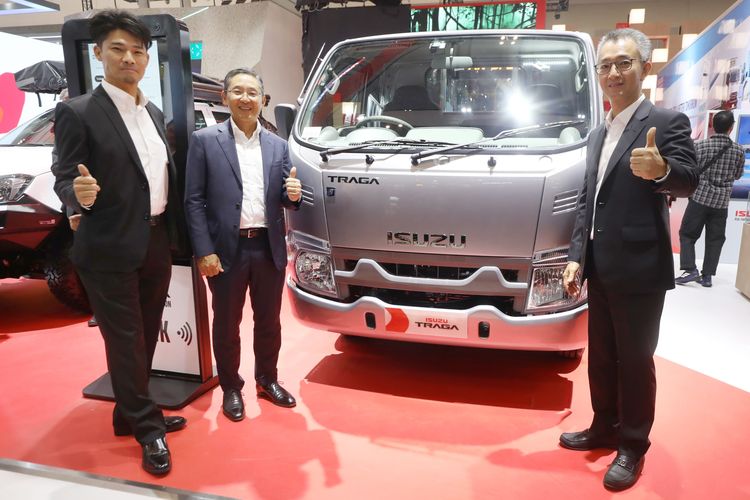 Pembukaan booth Isuzu di GIIAS 2025