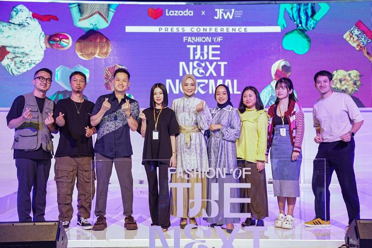 Lazada dan 8 brand lokal di panggung Jakarta Fashion Week 2023