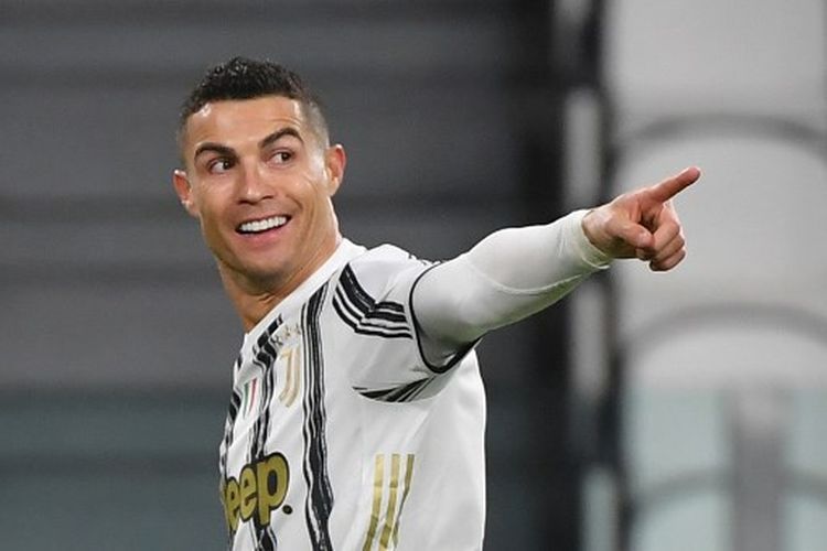 Cristiano Ronaldo saat merayakan gol pada laga pekan ke-21 Liga Italia yang mempertemukan Juventus vs AS Roma di Stadion Allianz, Sabtu (6/2/2021). Terkini, jersey Cristiano Ronaldo saat sang pemain masih memperkuat Juventus, dilelang untuk membantu korban gempa Turkiye.