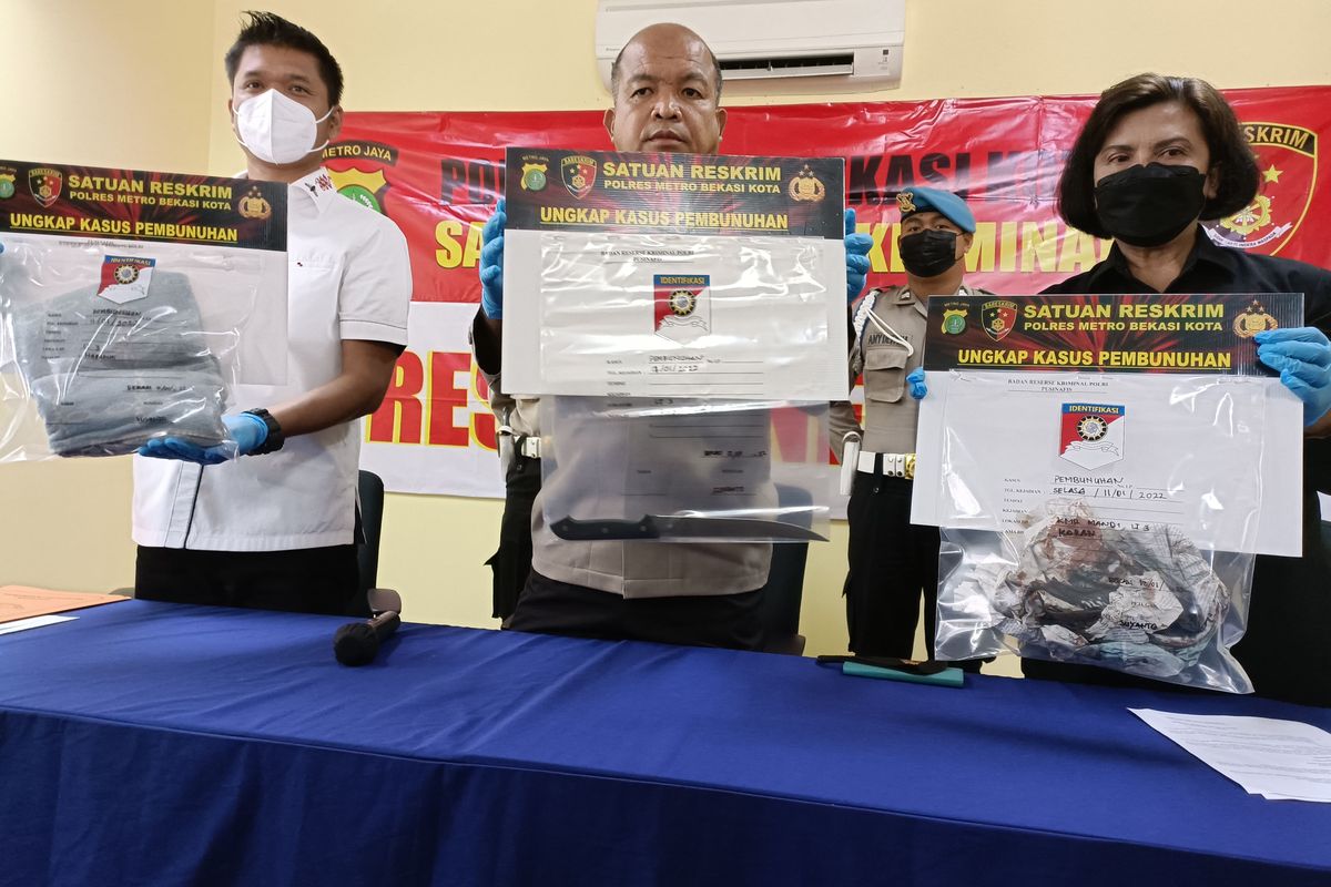 Barang Bukti Kasus Pembunuhan Jatibening Yang Dihadirkan Dalam Konfrensi Pers di Polres Kota Bekasi