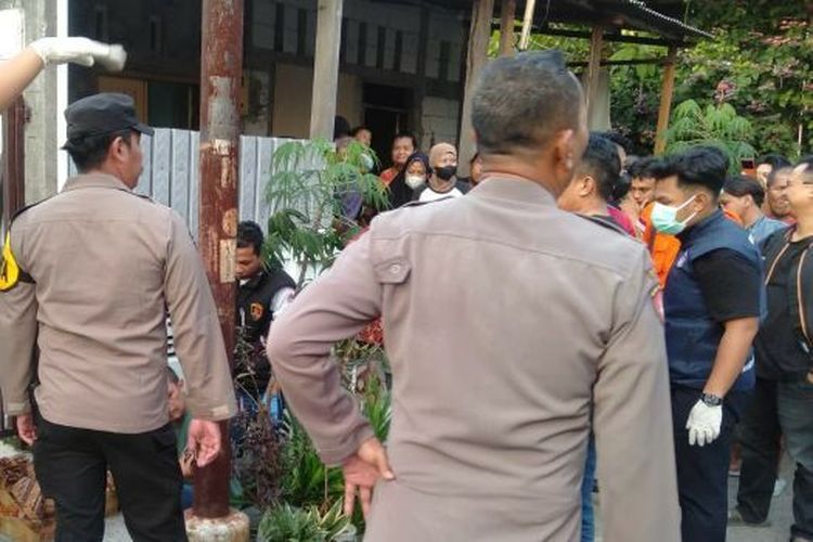 Warga Kerten Solo Digegerkan Temuan Jasad Bayi Terbungkus Plastik di Selokan, Polisi Selidiki Pelaku