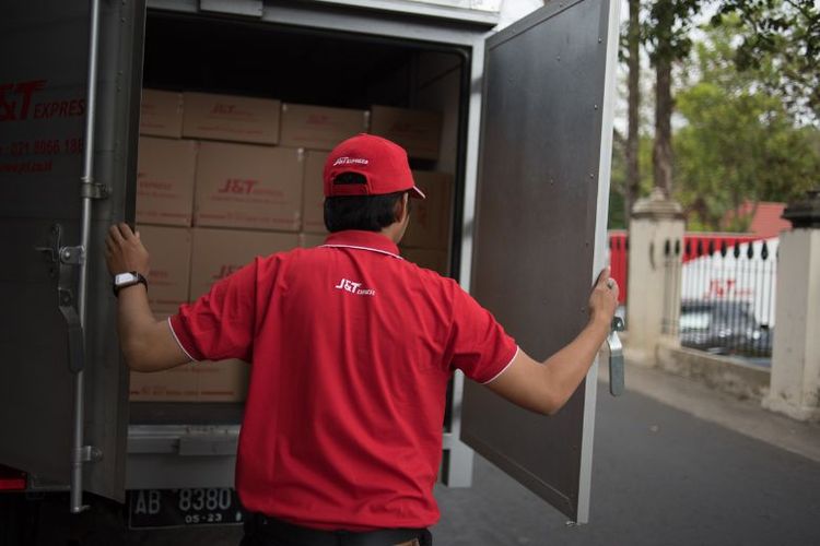 Pengiriman paket 11.11 J&amp;T Express. 