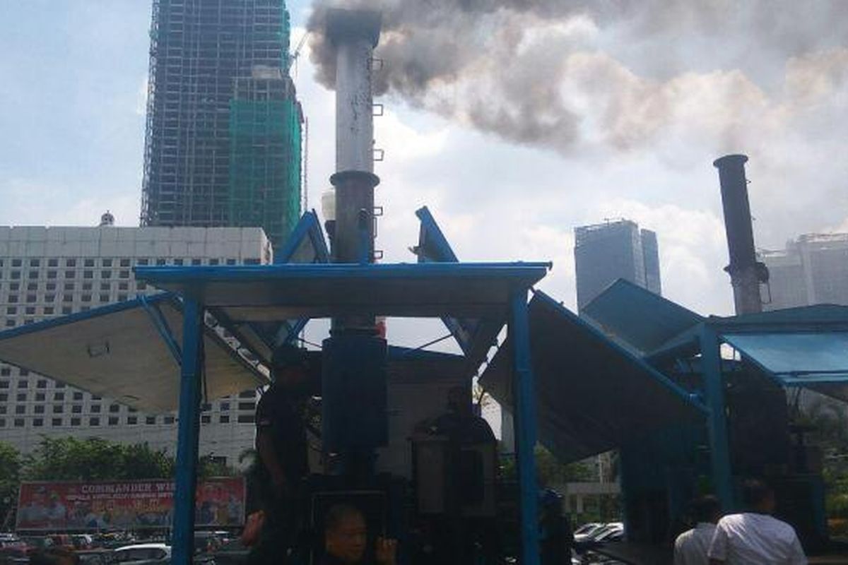 Mesin mobile incinerator milik BNN menghancurkan ratusan kilogram narkoba berbagai jenis hasil pengungkapan kasus oleh Polda Metro Jaya, di Mapolda Metro Jaya, Kamis (2/3/2017).