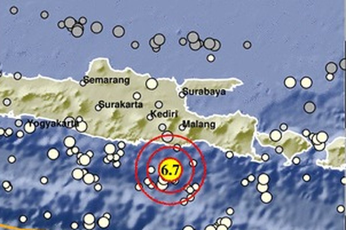 Gempa 6,7 M pada Sabtu (10/4/2021) pukul 14.00 WIB. Guncangan gempa dirasakan warga di wilayah Jawa Timur, Jawa Tengah, dan DI Yogyakarta.
