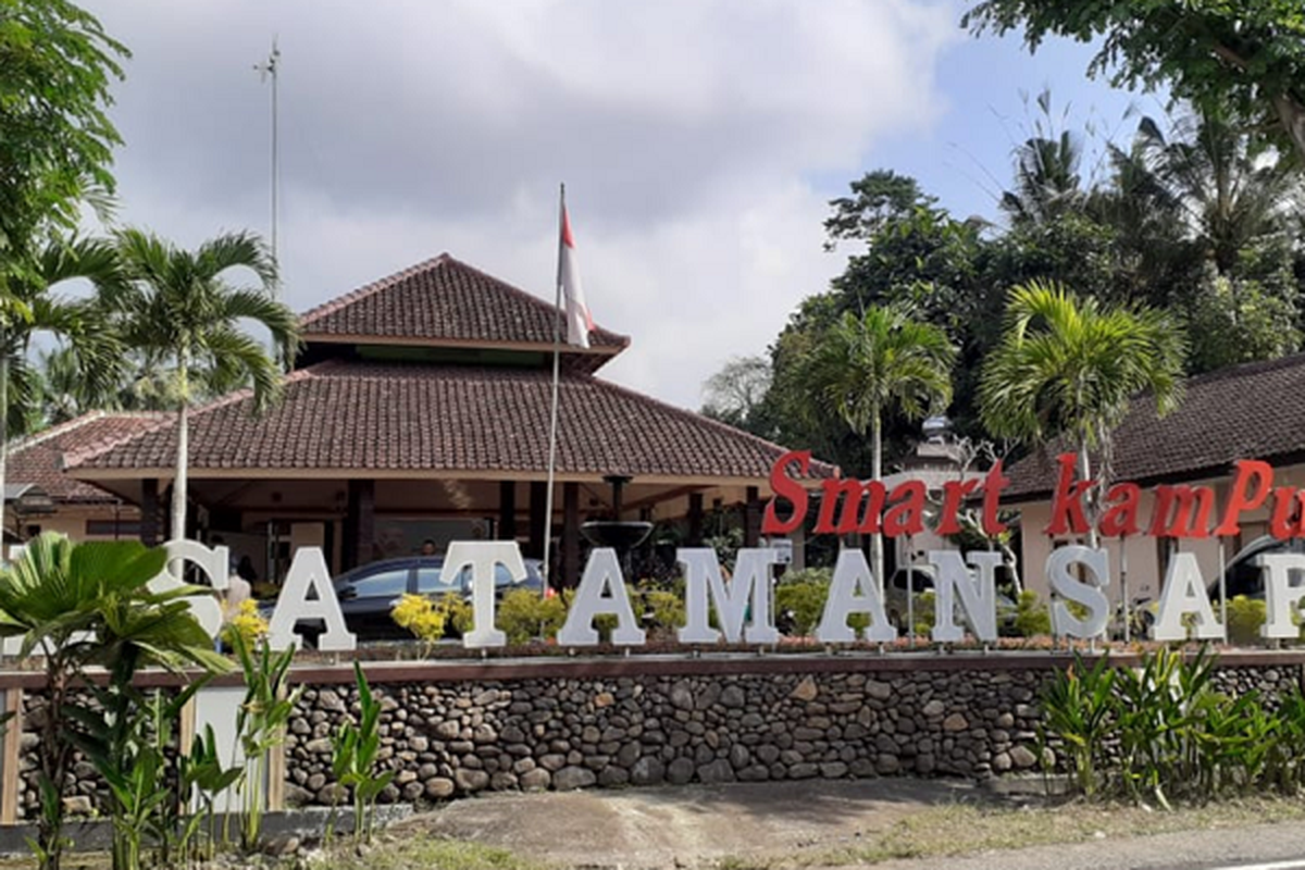 Desa Tamansari, terletak di ujung barat Banyuwangi di kaki Gunung Ijen, tepatnya di Kecamatan Licin Kabupaten Banyuwangi, Jawa Timur. 