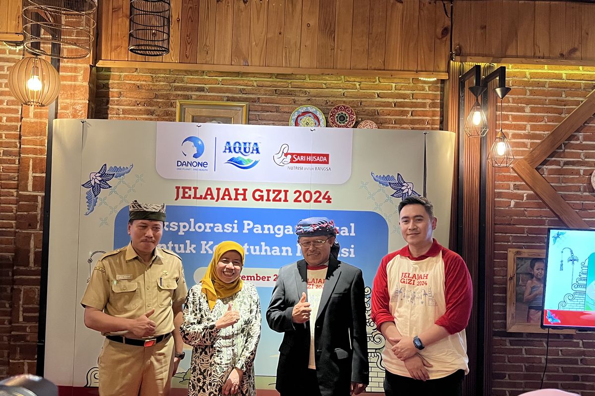 Plt Kepala Dinas Kesehatan Kabupaten Banyuwangi Amir Hidayat, SKM, M.Si (kiri) sebagai salah satu pembicara dalam rangkaian program Jelajah Gizi 2024 bersama Danone Indonesia di Kabupaten Banyuwangi, pada Selasa, (5/11/2024).