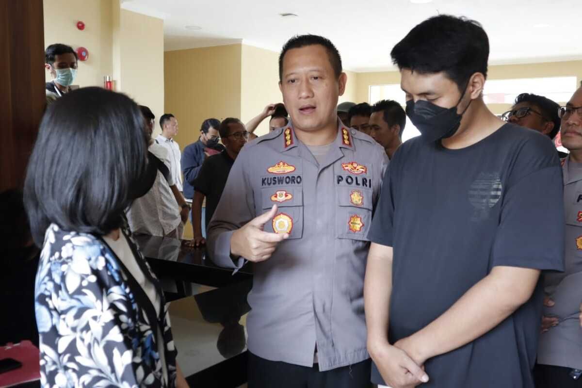 Kapolresta Bandung Kombes Pol Kusworo Wibowo saat memberikan keterangan di Mapolresta Bandung, Soreang, Kabupaten Bandung pada Sabtu (27/5/2023) terkait aksi penodongan menggunakan senjata api mainan yang terjadi di Kopo Sayati beberapa wakti lalu.