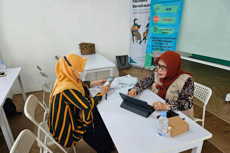 PT Bank Syariah Indonesia Tbk (BSI) berupaya mempermudah pelaku usaha mikro, kecil, dan menengah (UMKM) dalam pembayaran sertifikasi halal melalui e-channel BSI. 