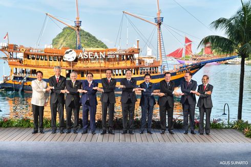 Momen Pembukaan KTT Ke-42 ASEAN: Foto Bersama dengan Latar Belakang Kapal Pinisi dan PM Timor Leste Diberikan Kesempatan Khusus