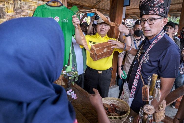 Menparekraf Sandiaga Uno dalam kunjungan ke Desa Wisata Belitar Seberang, Kabupaten Rejang Lebong, Bengkulu Selasa (2/8/2022) 