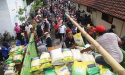 Kenapa Penyaluran Bantuan Pangan Beras Ditunda?