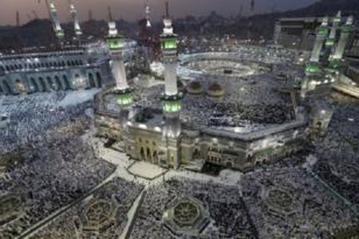 Jutaan ummat Muslim melakukan ibadah Haji di Mekkah, Saudi Arabia tahun lalu. Islam diperkirakan akan menjadi agama dengan jumlah pemeluk terbesar di dunia setelah 2070.