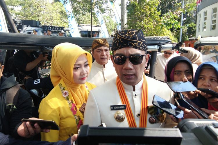 Gubernur Jawa Barat Ridwan Kamil saat ditemui usai memimpin upacara peringatan HUT ke -74 Provinsi Jawa Barat di Lapangan Gasibu, Jalan Diponegoro, Senin (19/8/2019).