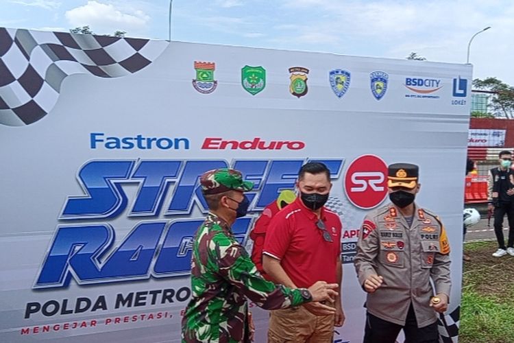 Kapolda Metro Jaya Irjen Fadil Imran didampingi Komandan Kodim 0510 Tigaraksa Letkol Inf Bangun Siregar dan Kapolres Tangerang Selatan AKBP Sarly Sollu.