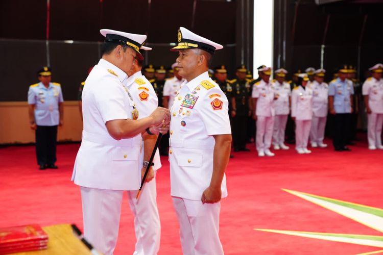 Sertijab Irjen TNI dipimpin langsung oleh Panglima TNI Laksamana Yudo Margono di Aula Gatot Soebroto, Mabes TNI, Cilangkap, Jakarta Timur, Jumat (29/9/2023). Jabatan Irjen TNI diserahterimakan Laksamana Madya Angkasa Dipua kepada Letnan Jenderal (Mar) Suhartono.