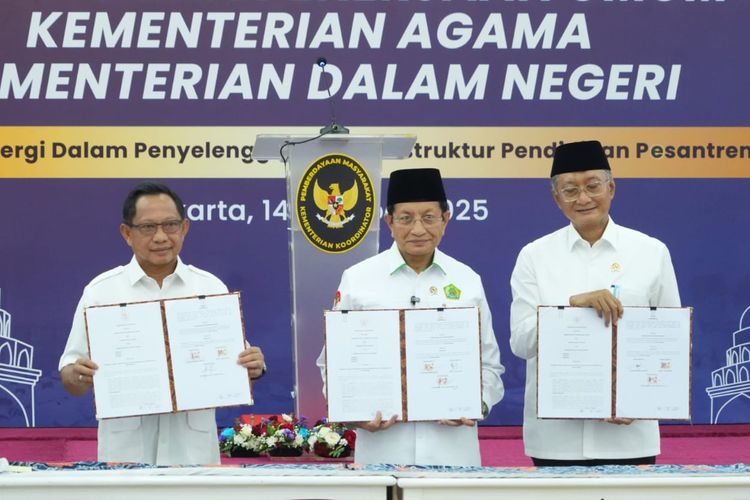 Tiga kementerian menandatangani Kesepakatan Bersama tentang Sinergi Penyelenggaraan Infrastruktur Pendidikan Pesantren, Selasa (14/10/2025) di Jakarta.