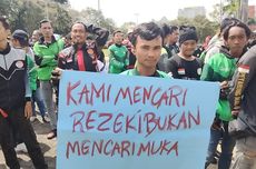 Demo Ojol di Palembang, Massa: yang Masih "On Bid" Kita Doakan Cepat Kaya