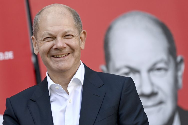 Menteri Keuangan sekaligus kandidat kanselir baru dari Partai Sosial Demokratik (SPD), Olaf Scholz, saat kampanye jelang pemilu Jerman di Teltow, 14 September 2021.