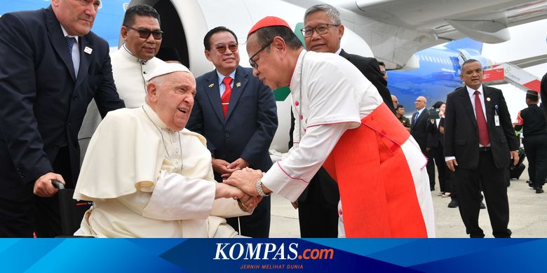 Paus Fransiskus Pilih Kenakan Sepatu Tuanya ke Indonesia