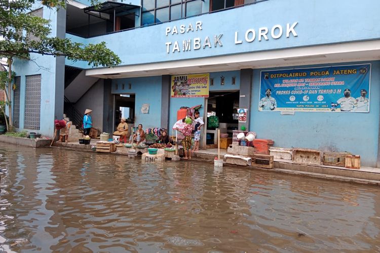 Pasar Ikan Tambak Lorok Semarang, Jateng. Senin (23/5/2022)